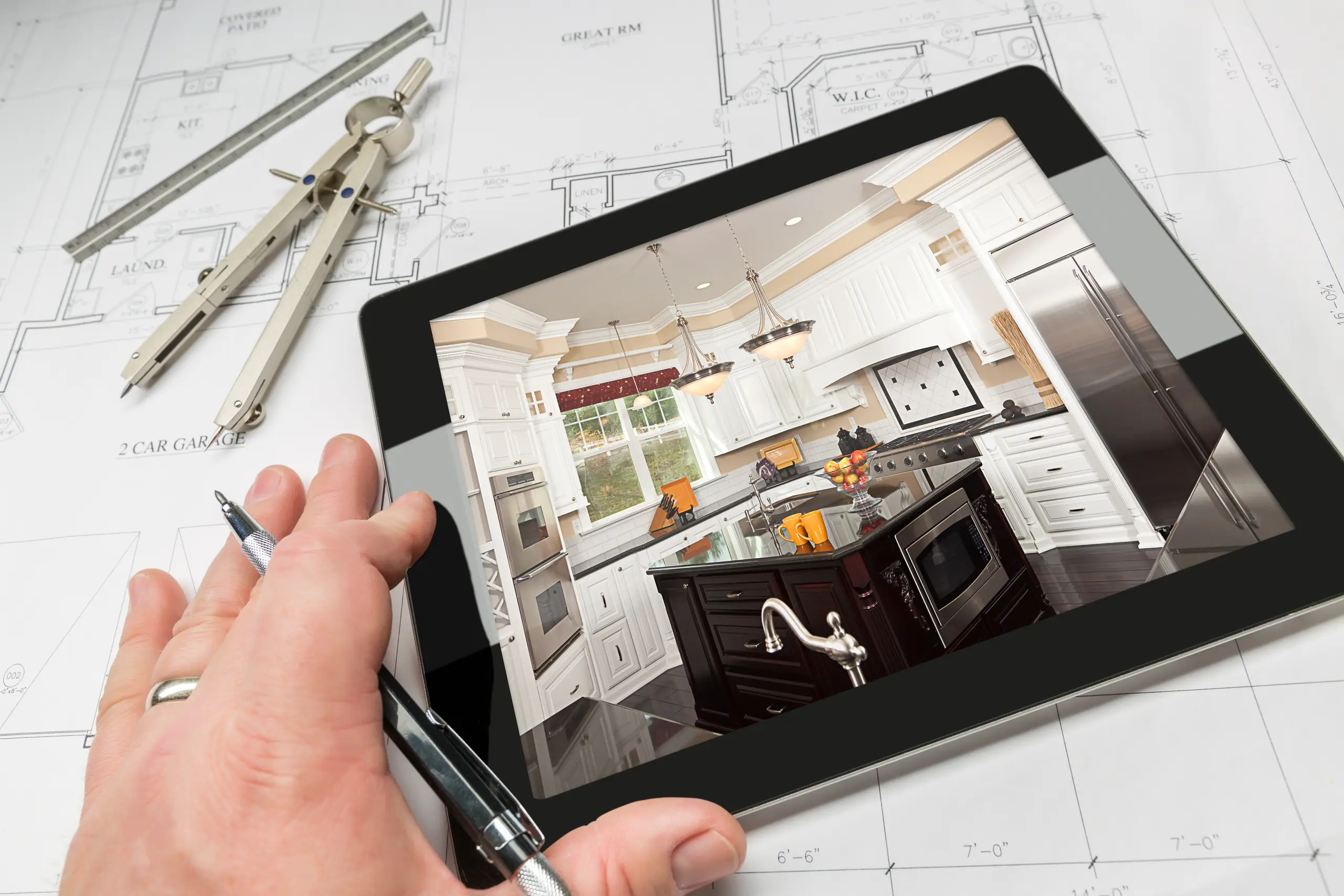 Tablet z wizualizacją nowoczesnej kuchni na planach architektonicznych obok narzędzi kreślarskich Projektowanie kuchni